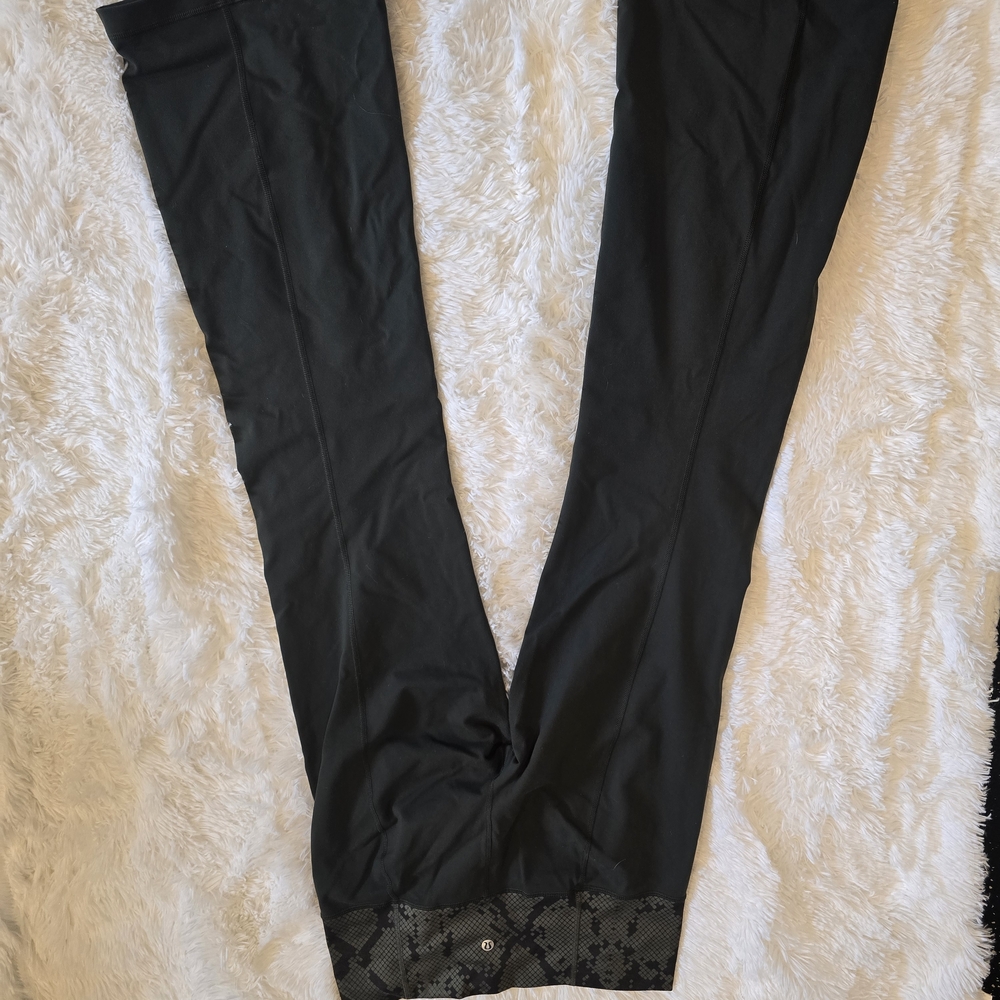 Lululemon Vintage Gator Green Groove Pants. Size 8. GUC. - Picture 4 of 5